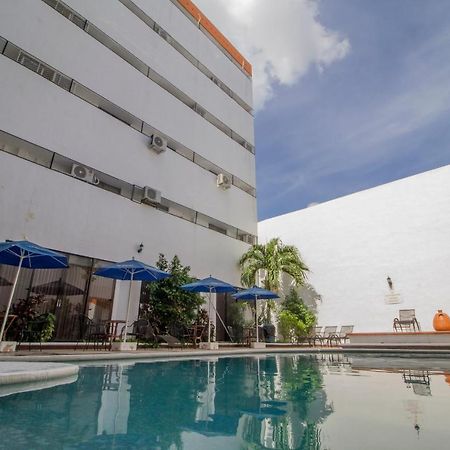 Hotel Ambassador Merida Bagian luar foto